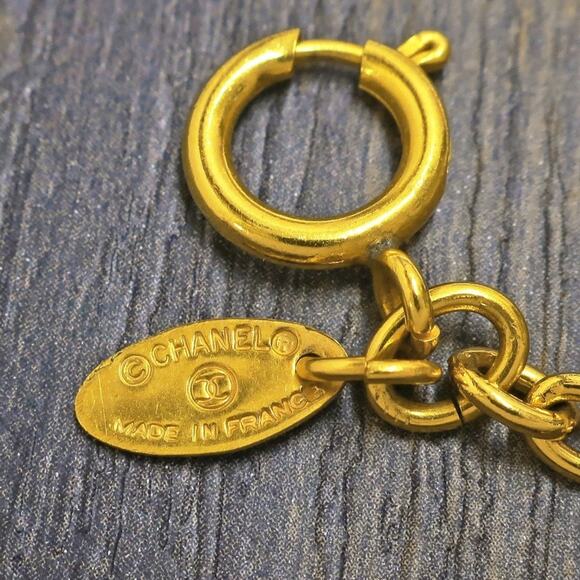 CHANEL Gold Plated Medallion CC Logos Round Charm Vintage Necklace Pendant - Picture 9 of 9